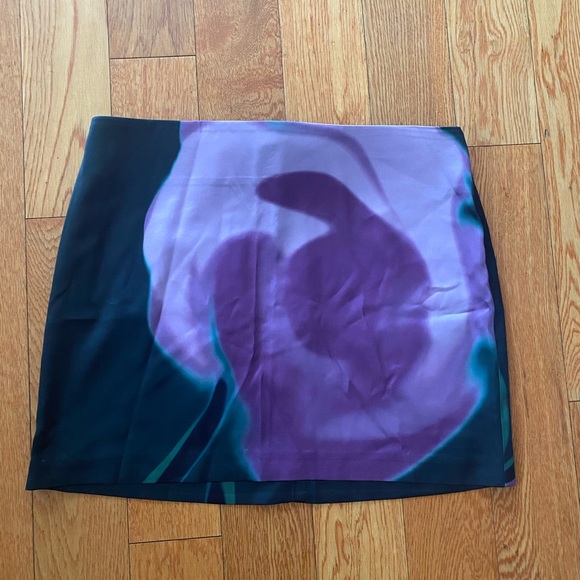 Scarlet Sage Dark Green Satin Mini Skirt - Picture 4 of 6